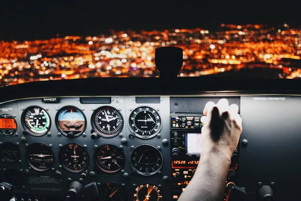 How Eye Tracking Can Improve Cockpit Simulators: Accelerating Results for Driver & Flight Training 7 Eye-Tracking-Flight-Simulator